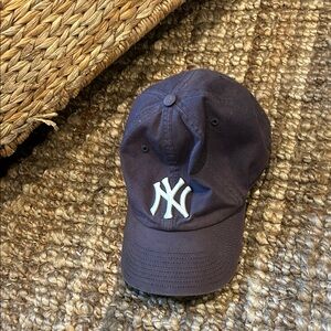Yankees MLB Genuine Merchandise Grey Classic NY Logo Cap Size Large